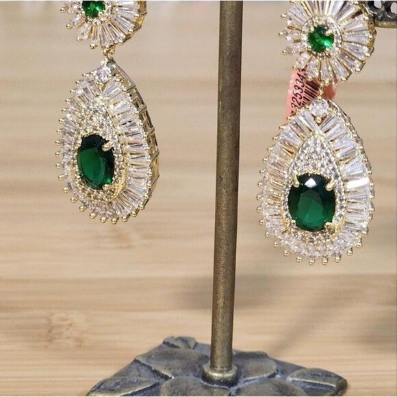 Green Sapphire and Diamond Drop Earrings 18k Gold Plated 7.50 ctw - Picture 6 of 7